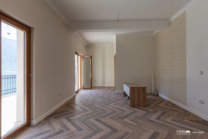 Eine luxuriöse dreistöckige Villa in erster Meereslinie in Kotor